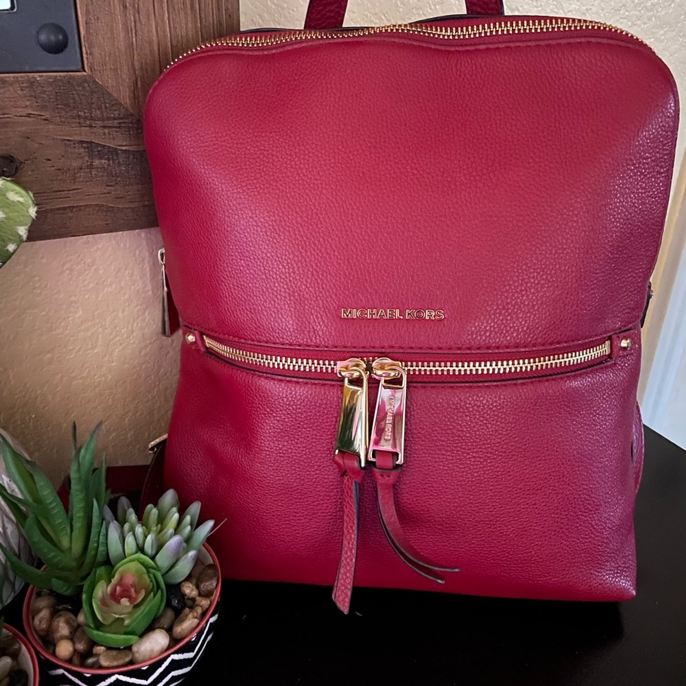 Authentic Michael Kors medium zip rhea backpack..The price is listed no offers❗️